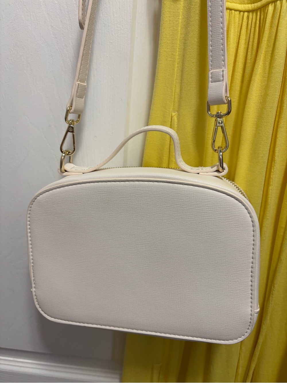 JM Collection Cream Crossbody Bag - Picture 3 of 14